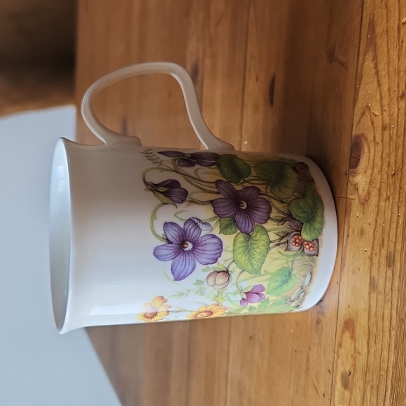 English Fine Bone China Flower Pattern Mug 10oz by Classic Collection Like New! - Picture 2 of 4